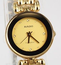 שעון לאישה יוקרתי ראדו RADO R48745263 מוזהב לוח מוזהב